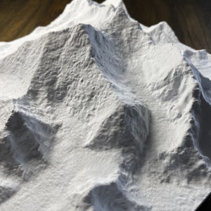 Modèle topographique imprimé en 3D du mont Everest | Superbe réplique de terrain | Décoration d'intérieur montagne | Cadeau unique pour les amateurs de plein air