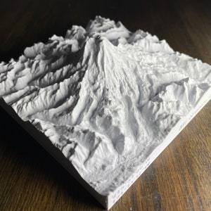 Modèle topographique imprimé en 3D Mount Rainier / Tahoma | Superbe réplique de terrain | Décoration d'intérieur montagne | Cadeau unique pour les amateurs de plein air
