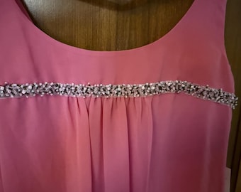 Vestido de fiesta rosa de Johnny Martin, nuevo con etiquetas, con aspecto de gasa, gran lazo en la espalda y detalles de cuentas, estilo babydoll.
