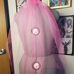 Pink veil. Short veil. Short pink wedding veil. Wedding accessories. Bridal veil. Bridal accessories. Pink wedding. Pink tulle veil.