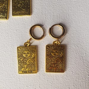 Brincos de tarô. Brincos de ouro. Acessórios de ouro. Estética de bruxa. Estilo alternativo. A lua, o sol, as estrelas, os amantes, o mundo, a roda.