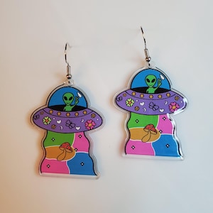 Pendientes con temática extraterrestre. Joyas novedosas. Accesorios extraterrestres. Pendientes de ovnis. Pendientes de dibujos animados. Nave espacial.