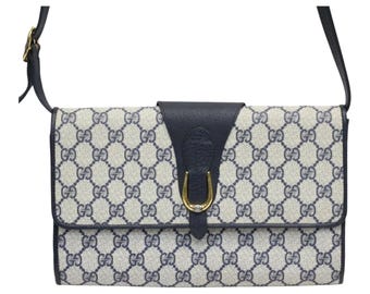Bolsa de ombro vintage GUCCI com detalhe de freio de cavalo, em couro PVC, azul marinho, autêntica.