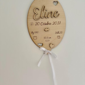 Personalized wooden balloon wall decoration - First name and birth