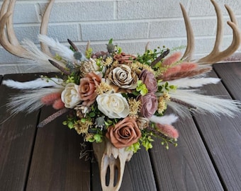 Custom Floral Resin Deer Skull: Handmade Farmhouse Decor