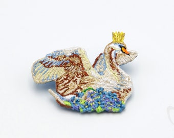 Swan Lake embroidered brooch in 14k gold fill.  embroidery, brooch, pin, clip, jewelry, jewellry, Swan Lake, swan, birds, bird, gift, gifts