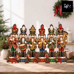 Könnte beinhalten: Ein Set aus sechs dekorativen Nussknacker-Figuren auf einzelnen Trommelsockeln. Jeder Nussknacker trägt eine farbenfrohe Uniform und spielt ein anderes Musikinstrument, darunter Trompete, Trommel, Saxophon, Becken, Klarinette und Tuba.
