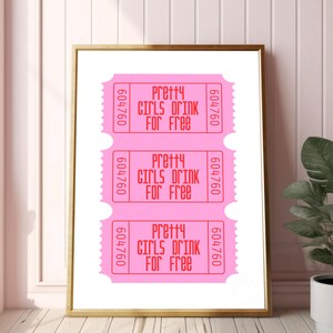 Ładne dziewczyny piją za darmo wydruk biletu | Preppy Wall Art | Dopamine Decor | Cyfrowa sztuka ścienna | Funky Wall Art | Bar Cart Wall Art