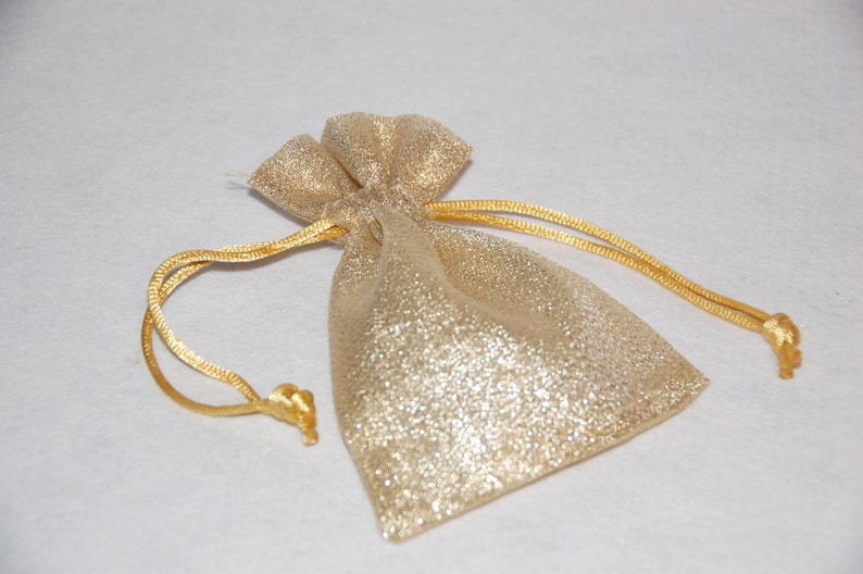 Favour bag in shimmering gold with a cord