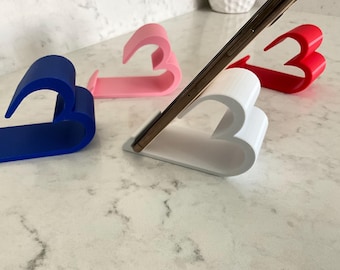 Suporte para celular em formato de coração impresso em 3D: organizador de mesa estiloso