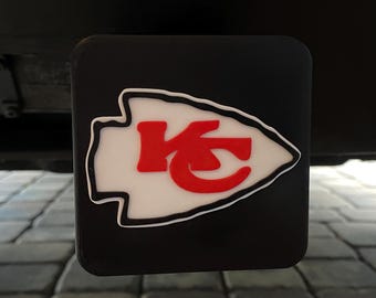 "Chiefs Anhänger ""Hitch Cover"": 3D gedrucktes Fußball Geschenk."