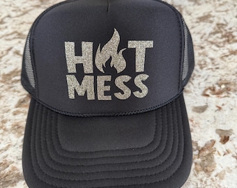 Hot Mess-keps. Truckerkeps. Svart keps med champagnefärgat glitter.