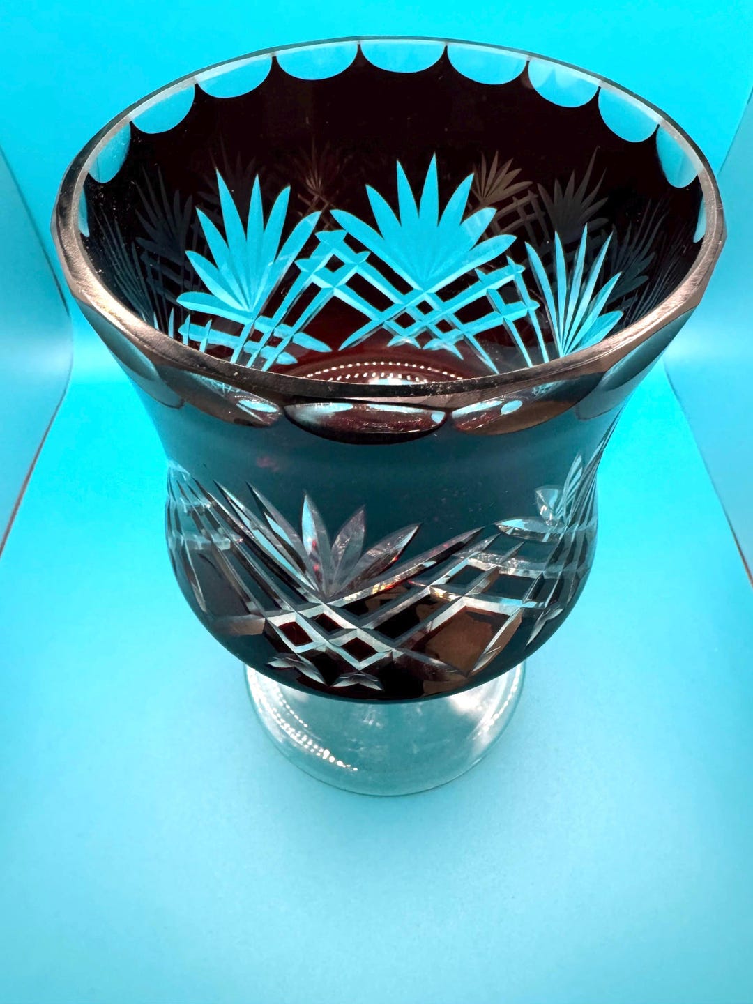 ボヘミアン風レッドクリスタルガラスボウル/花瓶。クリアなデザインに