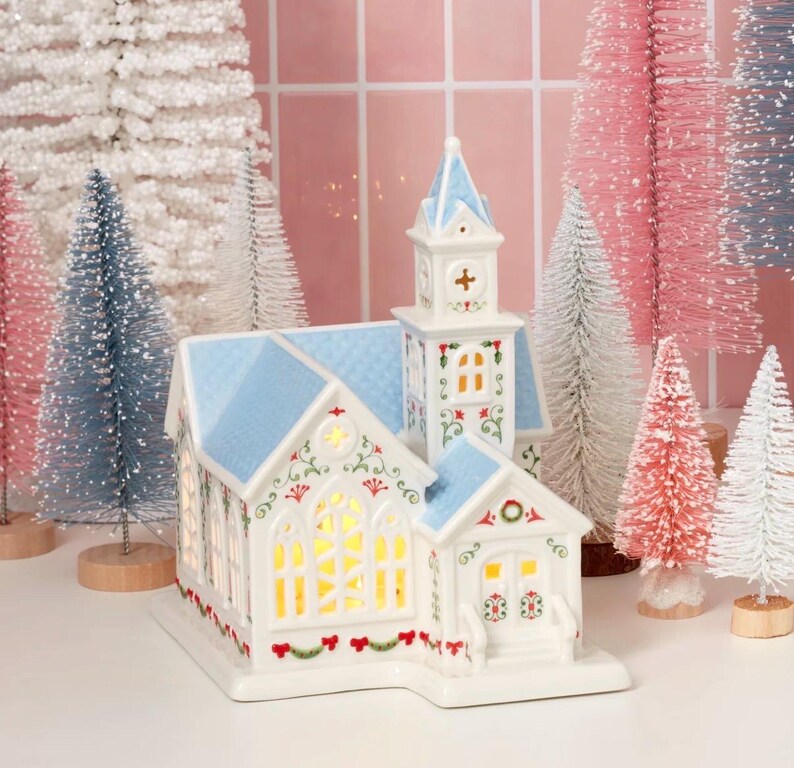 Lenox Holiday Village Lit Christmas Church Figurine - Thumbnail 4