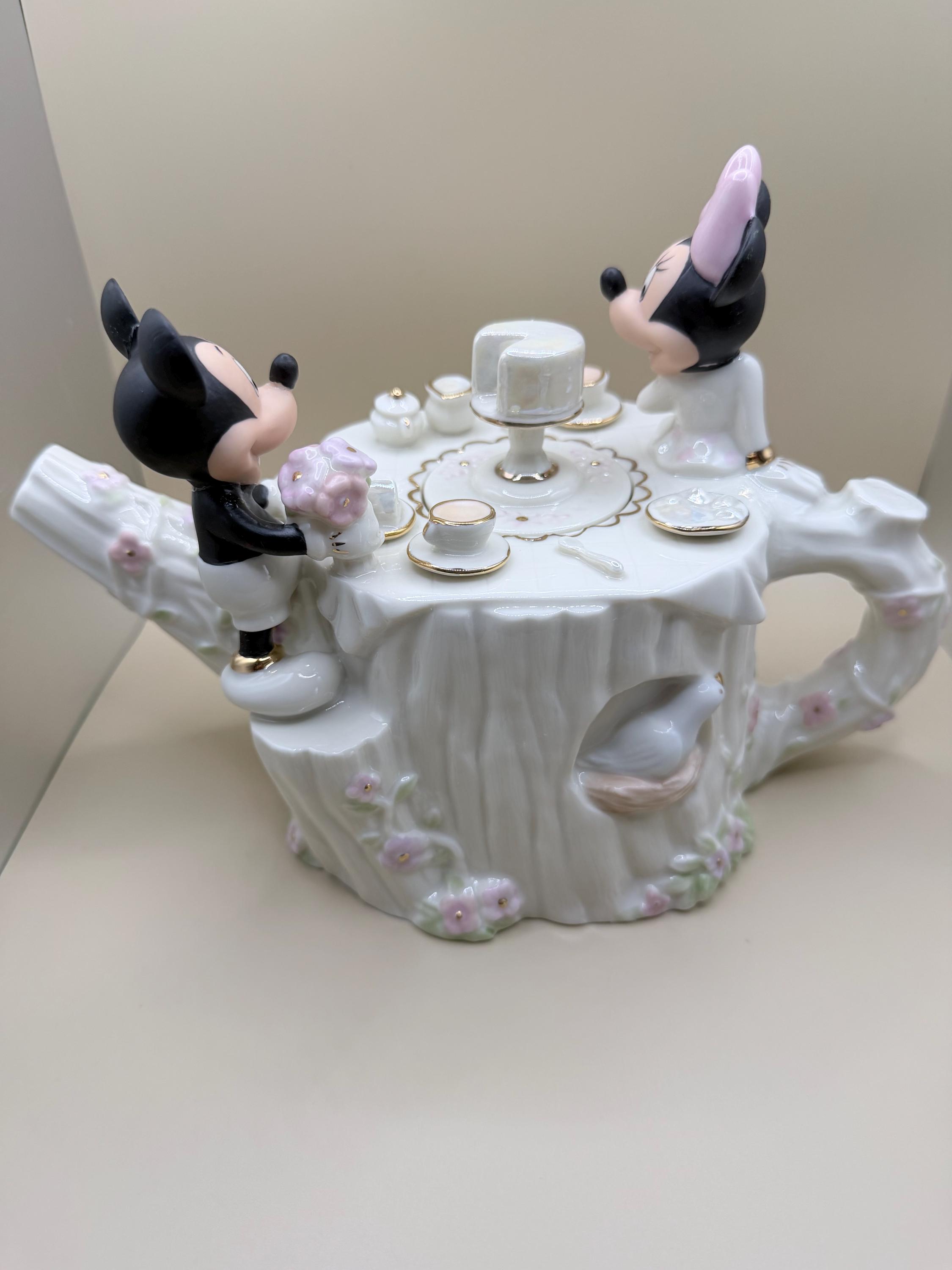 Lenox Disney Mickey and Minnie Teapot 2004 - Etsy Israel