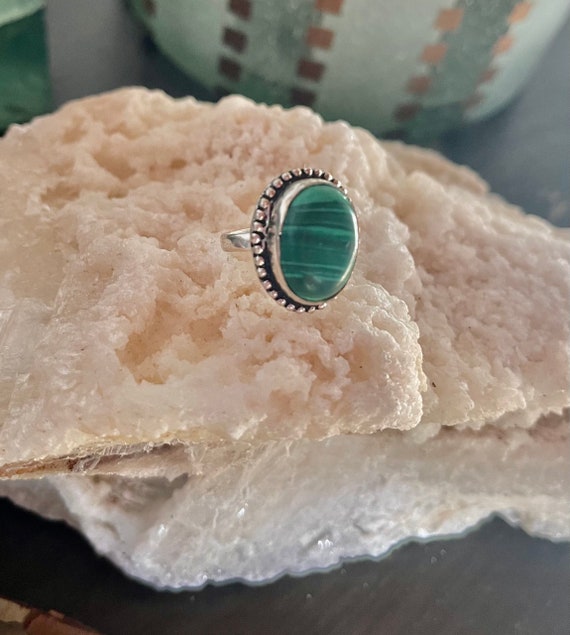 Vintage Malachite Cabochon Ring: 925 Sterling Sil… - image 4