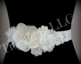 Bridal Sash ,wedding sash, Crystal wedding sash , Crystal sash , Beaded Sash, Rhinestone Bridal Sash, Flower Sash