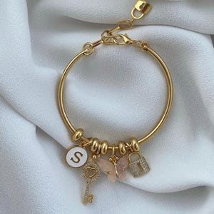 Gold-Plated Charm Bracelet with Butterfly, Key, and Letter Charms – Stylish Special Design