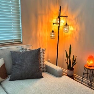 Farmhouse Floor Lamp, Natural Rattan Shade Metal Base Floor Lamp Industrial Farmhouse Floor Lamps