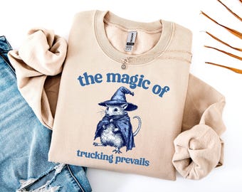 Sweat-shirt camionneur Wizard Opossum : cadeau de camionnage rétro à imprimé animalier