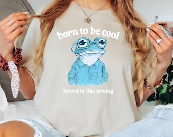 Funny Frog Sewing T-Shirt: Nerd Animal Print Tee, Quilter Gift