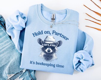 Divertente felpa con cappuccio da cowboy e procione apicoltore: maglietta unisex Save the Bees