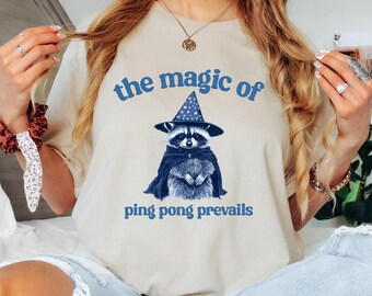 Camiseta de ping pong con mapache mago: divertida camiseta con gráfico de animal
