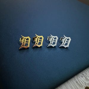 Pendientes con la letra D de Detroit - Pendientes de los Tigres de Detroit / Pendientes con la letra D / Béisbol de Detroit / Regalo para ella / Regalo para papá / Regalo para el Día del Padre