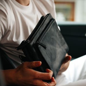 Sac à bandoulière en cuir mince pour homme, bandoulière noir élégant, petit sac à bandoulière poitrine, sacoche de voyage, sac à main en cuir pour homme, cadeau pour petit ami