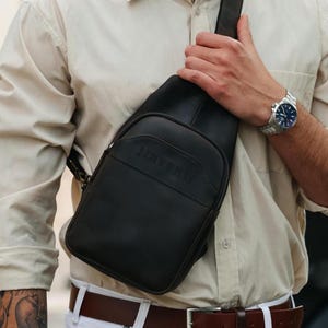 Borsa a tracolla in pelle, borsa da petto, marsupio in pelle pieno fiore, regalo di anniversario per lui, regalo personalizzato per uomo