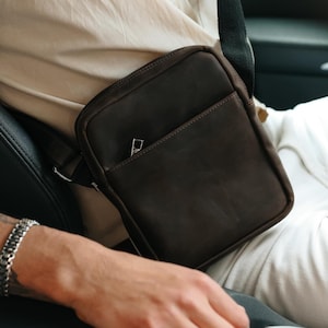 Borsa a tracolla in pelle marrone, borsa da torace, borsa multiuso in pelle, borsa a tracolla in vera pelle, regalo di compleanno per uomo, regalo personalizzato per fidanzato