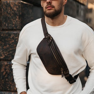 Braune Leder Gürteltasche, braune Leder Gürteltasche, minimalistische Bananen Gürteltasche, Crossbody Bag Männer, lässige handgemachte Ledertasche, Geschenk für Freund