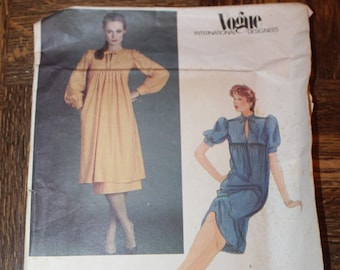 Vintage 1970s Vogue 2699 International Designers Renata Loose-fitting A-Line Pullover Dress or Tunic and Underskirt with Tied Collar Pattern