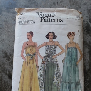 Vintage 1970s Vogue 7071 Ruffled Boho Maxi Dress with Underskirt Pattern