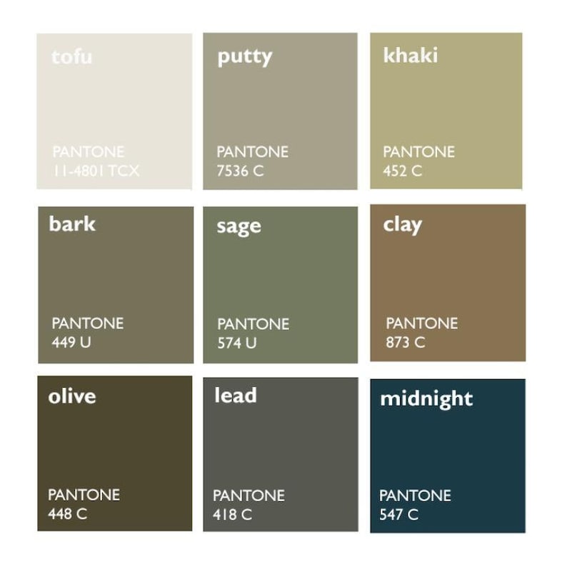 Puede incluir: Una tabla de paleta de colores con nueve muestras de color. Los colores est&aacute;n etiquetados con nombres y n&uacute;meros Pantone. Los colores son: tofu, masilla, caqui, corteza, salvia, arcilla, oliva, plomo y medianoche.