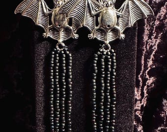 Bat with fringes and spike - black/ rainbow black