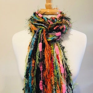 Kleurrijke lichtgewicht sjaal, dames franje sjaal, geknoopte sjaal, uniek cadeau, cadeau voor zus, cadeau voor tante, cadeau voor moeder Sherbert afbeelding 6