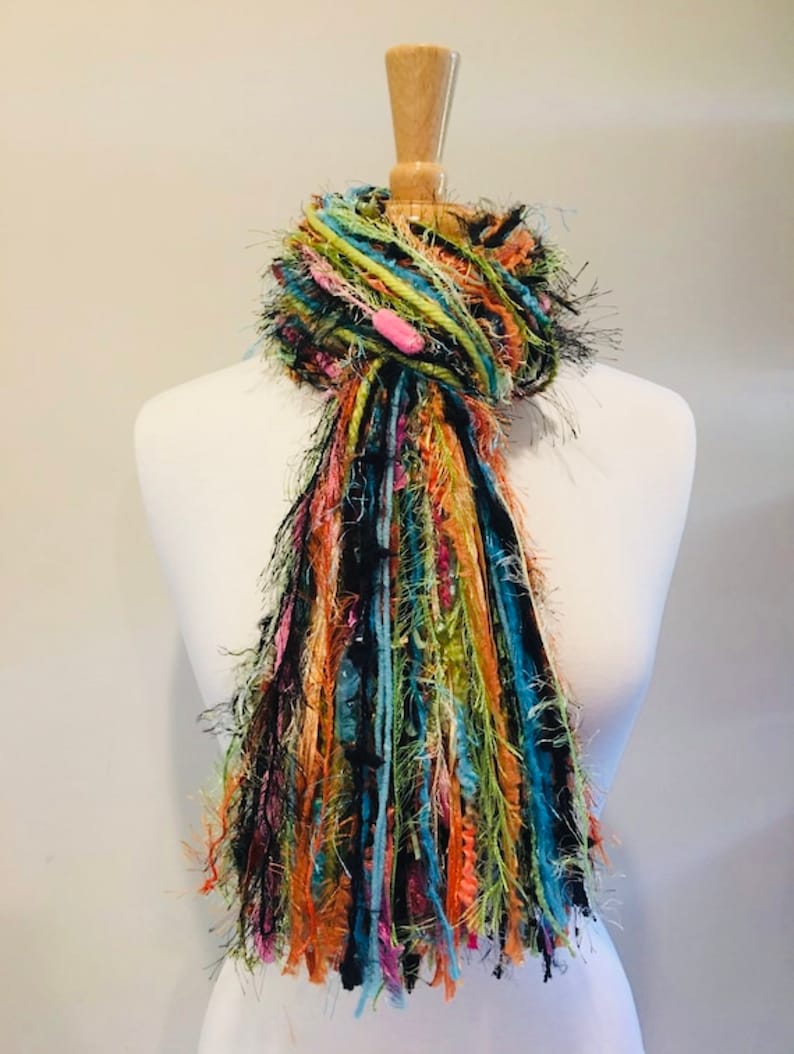 Kleurrijke lichtgewicht sjaal, dames franje sjaal, geknoopte sjaal, uniek cadeau, cadeau voor zus, cadeau voor tante, cadeau voor moeder Sherbert afbeelding 7