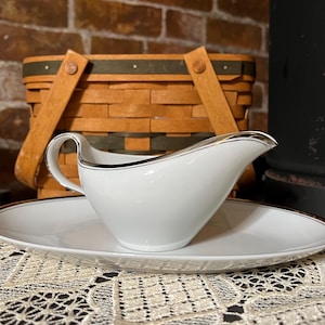 Fukagawa Arita Gravy Boat and Saucer - Platinum Pattern No 900P