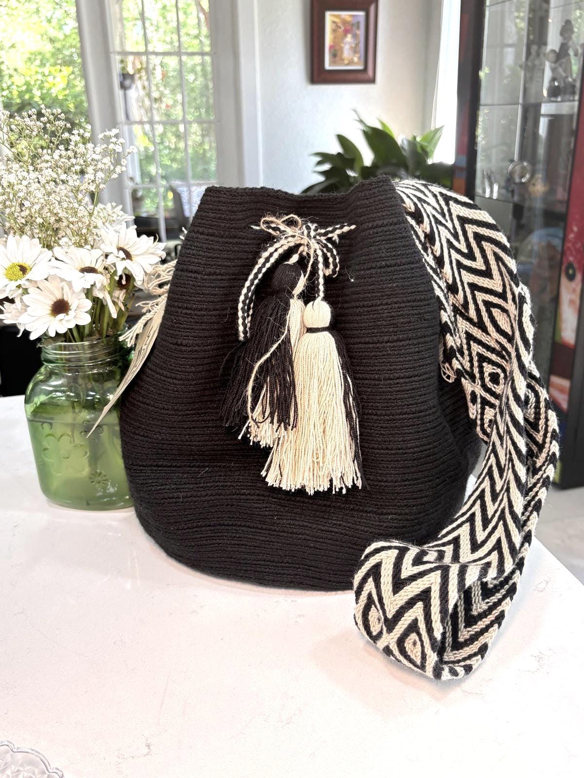 Mochila Wayuu Bolso de Borlas Especiales