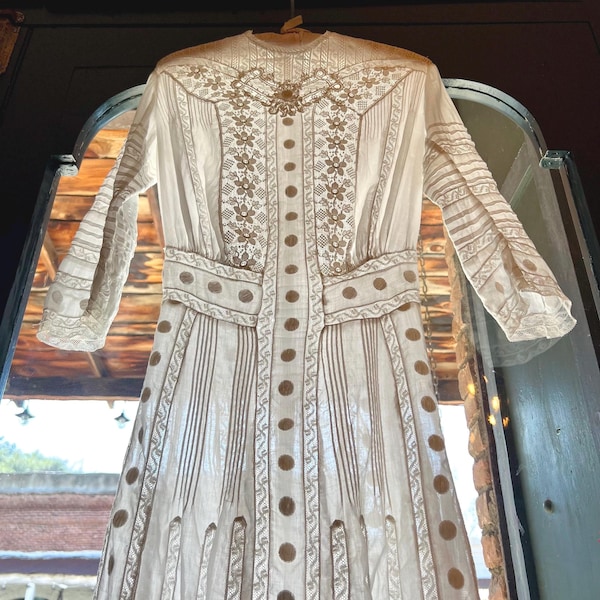Precioso vestido eduardiano de algodón con encaje mixto de la década de 1910, talla XS.