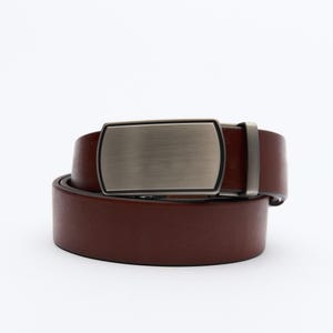 Cinturón de cuero marrón hecho a mano con hebilla de trinquete, hebilla automática, talla universal.