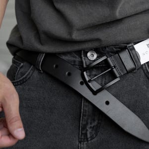 メンズ用ブラック本革ベルト、ブラックマットバックルフルグレインレザーベルト、メンズブラックレザーベルト、お父さんへのクラシック40mmベルトギフト