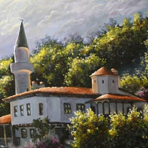 Puede incluir: Pintura al óleo de un edificio blanco con tejado de tejas rojas y un alto minarete blanco. Frondosos árboles verdes rodean la estructura, con un cielo nublado de fondo. La obra está firmada en la esquina inferior derecha.