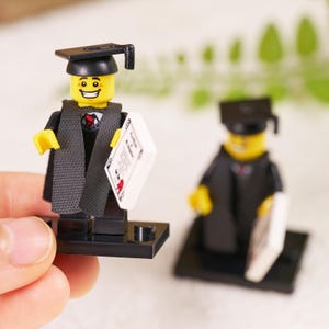 Graduate Minifigur, Abschluss-Ziegelsteine, College-Abschluss-Graduierten-Geschenk für sie, Ziegelfiguren für graduierte, 2025 lustige graduierte graduierte Geschenk-Abschlussgeschenke