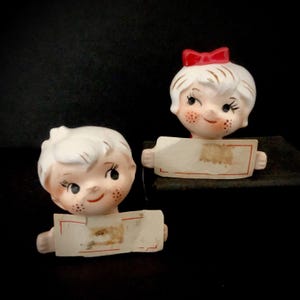 Juego de portatarjetas de lugar para niño y niña de Holt Howard, tarjeta de lugar de duendecillo de mediados de siglo de MCM