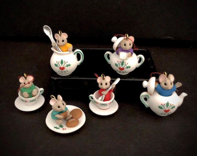 Vintage Christmas Miniature Mice Tiny Tea Party by Hallmark 1991