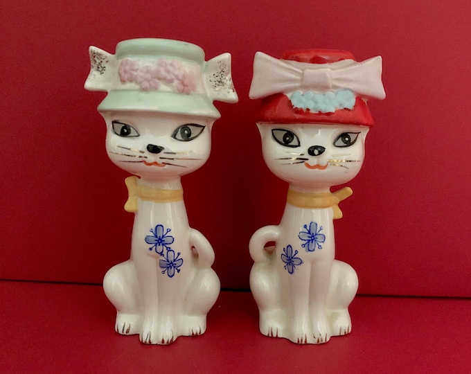 Vintage Cats in Hats Vintage Salt Pepper Set Christmas MCM midcentury