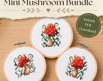 Puede incluir: Tres bastidores de bordado circulares de madera con tela blanca y diseños de punto de cruz de setas rojas con puntos blancos y follaje verde. El texto dice Mini Mushroom Bundle y Beginner friendly cross stitch pattern.