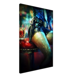 Whisky & Gunpowder — Femme Fatale Bar Leinwand | Noir Kunstdruck | Mutige Vintage Western Wanddekoration